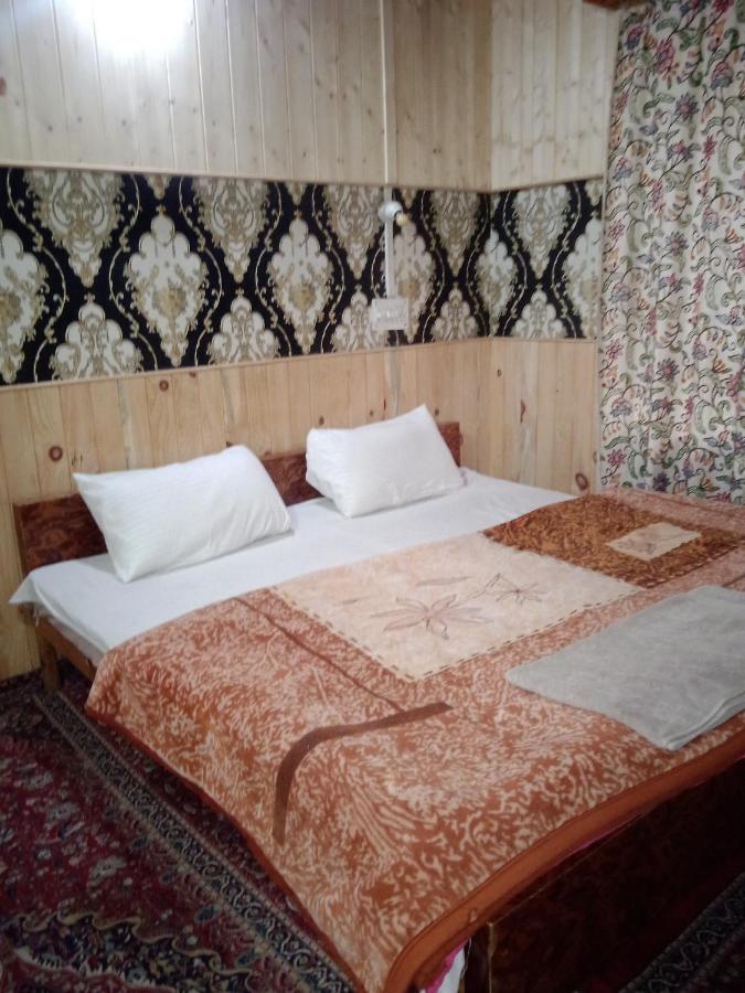 Rainbow Palace Pahalgam Room photo