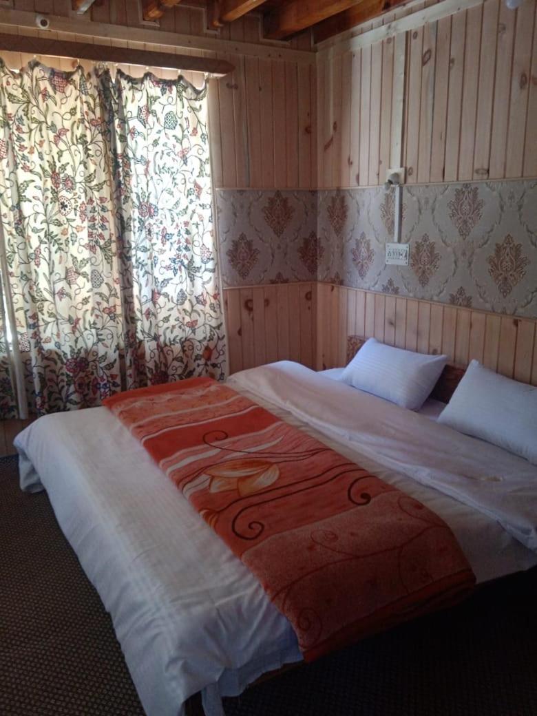 Rainbow Palace Pahalgam Room photo